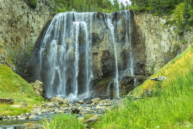 Dunanda Falls. Photo by Dave Bell.